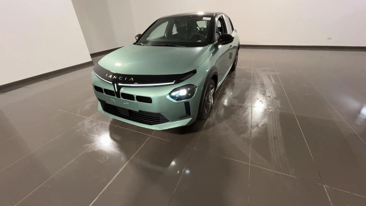 LANCIA Ypsilon Hybrid e-DCT - VARI COLORI! - Autostema